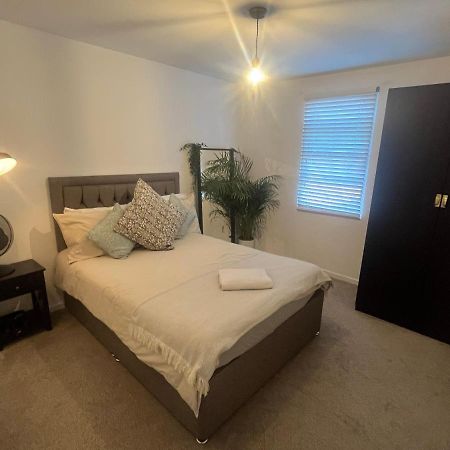 Warwick Town Centre Property Экстерьер фото