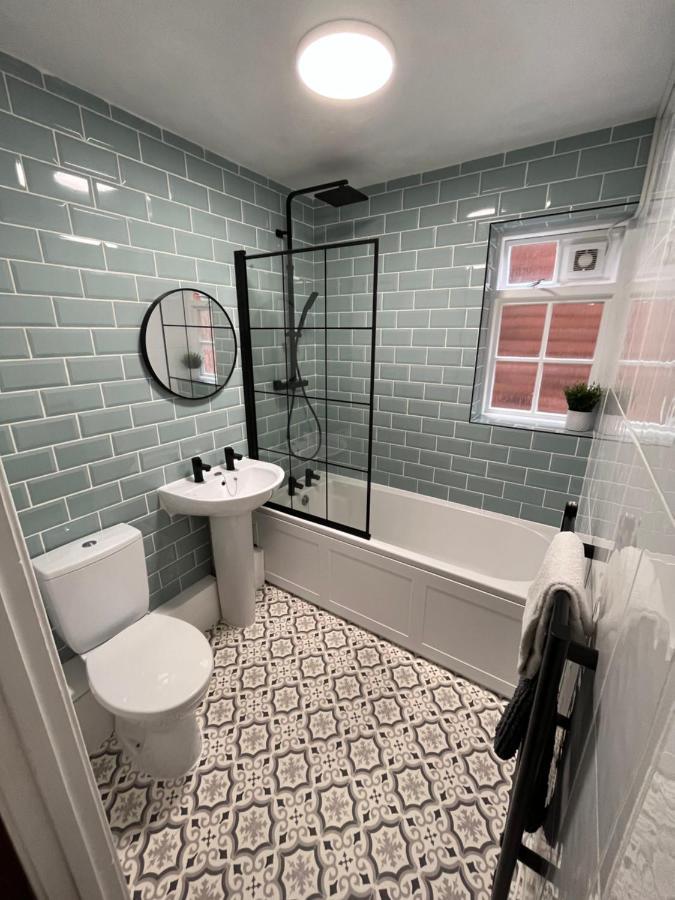 Warwick Town Centre Property Экстерьер фото