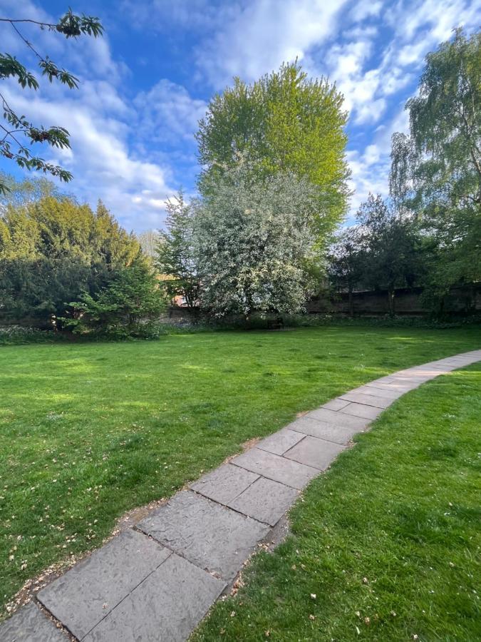 Warwick Town Centre Property Экстерьер фото