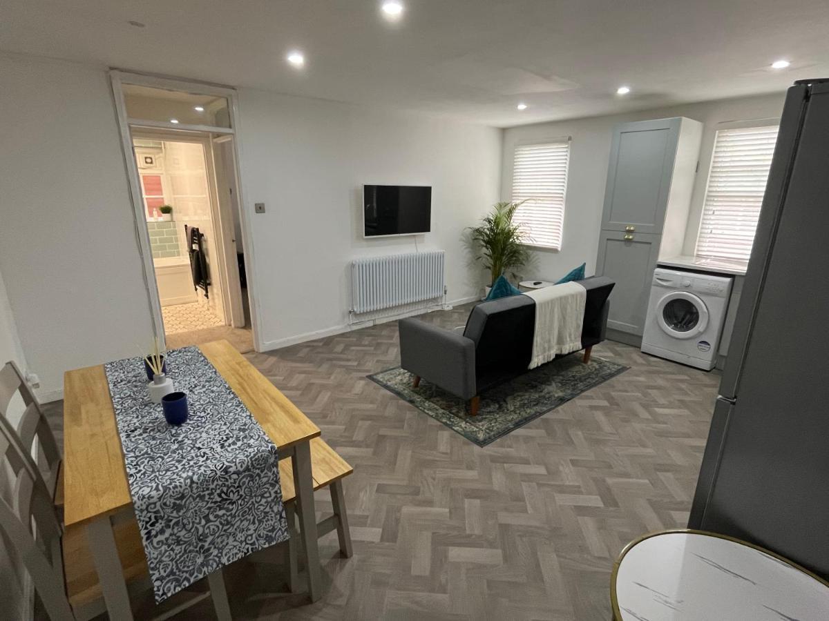 Warwick Town Centre Property Экстерьер фото